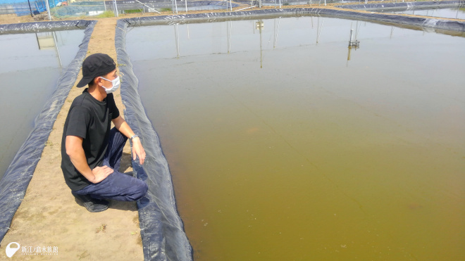 吉野氏と吉野養魚場の池